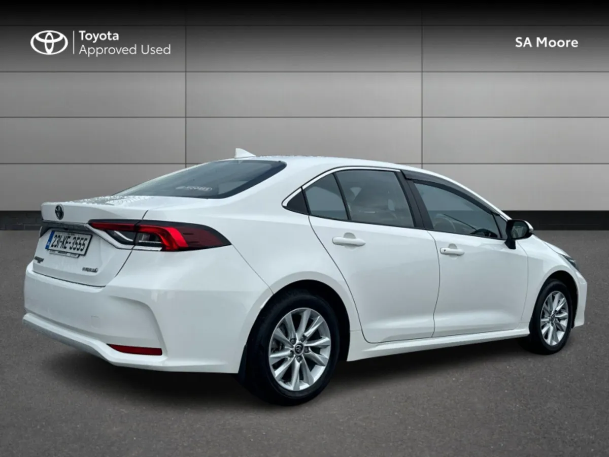 Toyota Corolla HYBRID LUNA SALOON - Image 2