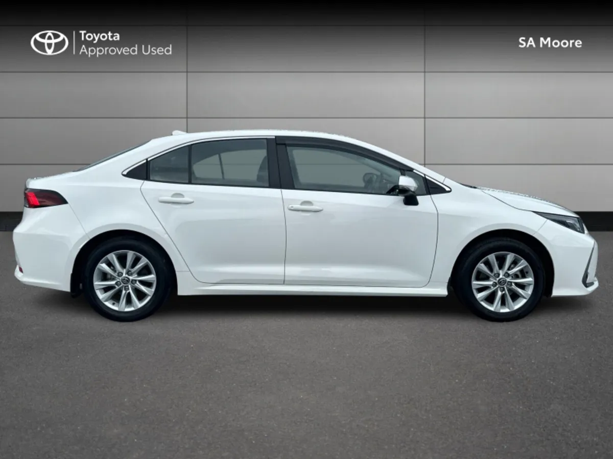 Toyota Corolla HYBRID LUNA SALOON - Image 3