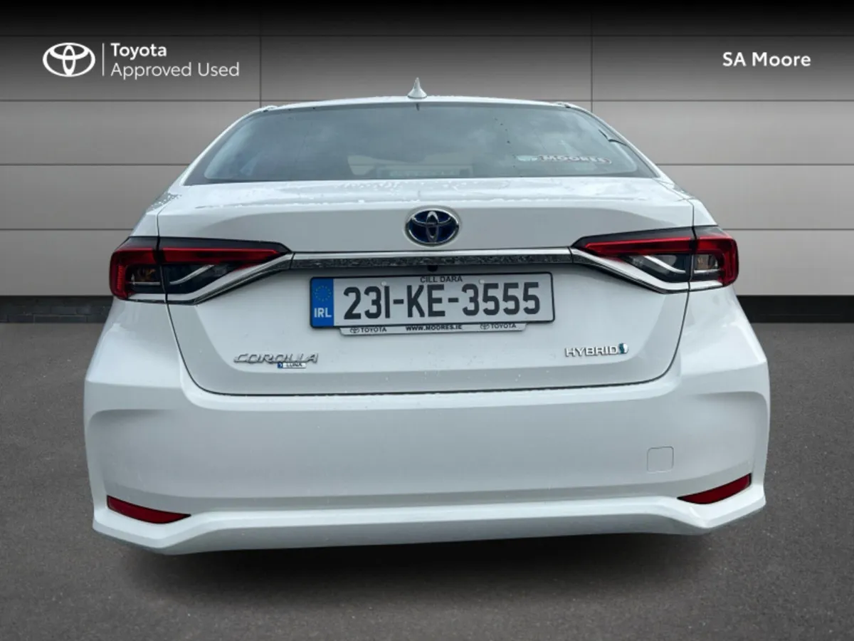 Toyota Corolla HYBRID LUNA SALOON - Image 4