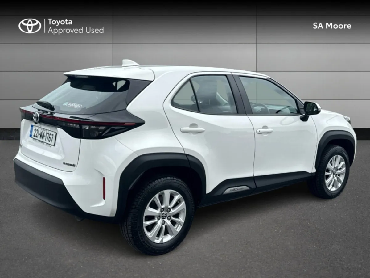Toyota Yaris Cross LUNA HYBRID - Image 2