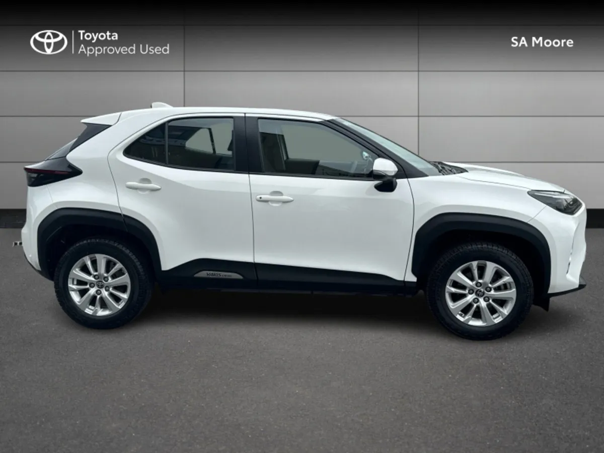 Toyota Yaris Cross LUNA HYBRID - Image 3