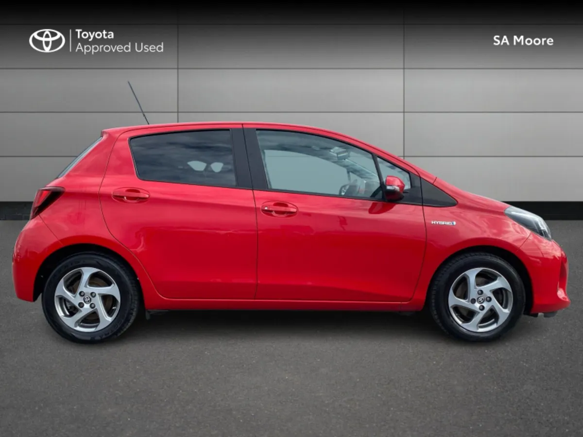 Toyota Yaris HYBRID - FULL LEATHER - Image 3