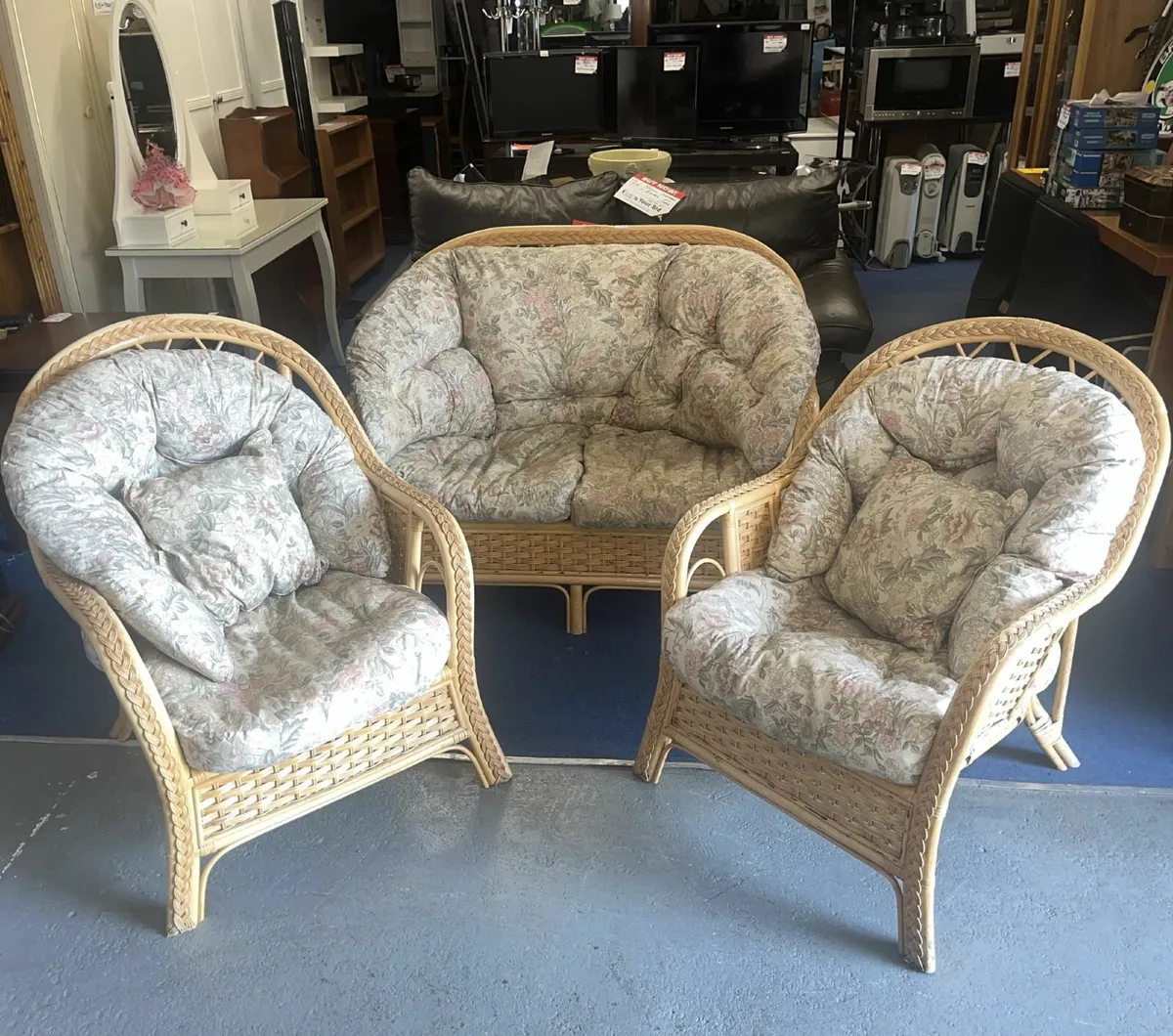 Rattan Conservatory suite - Image 1