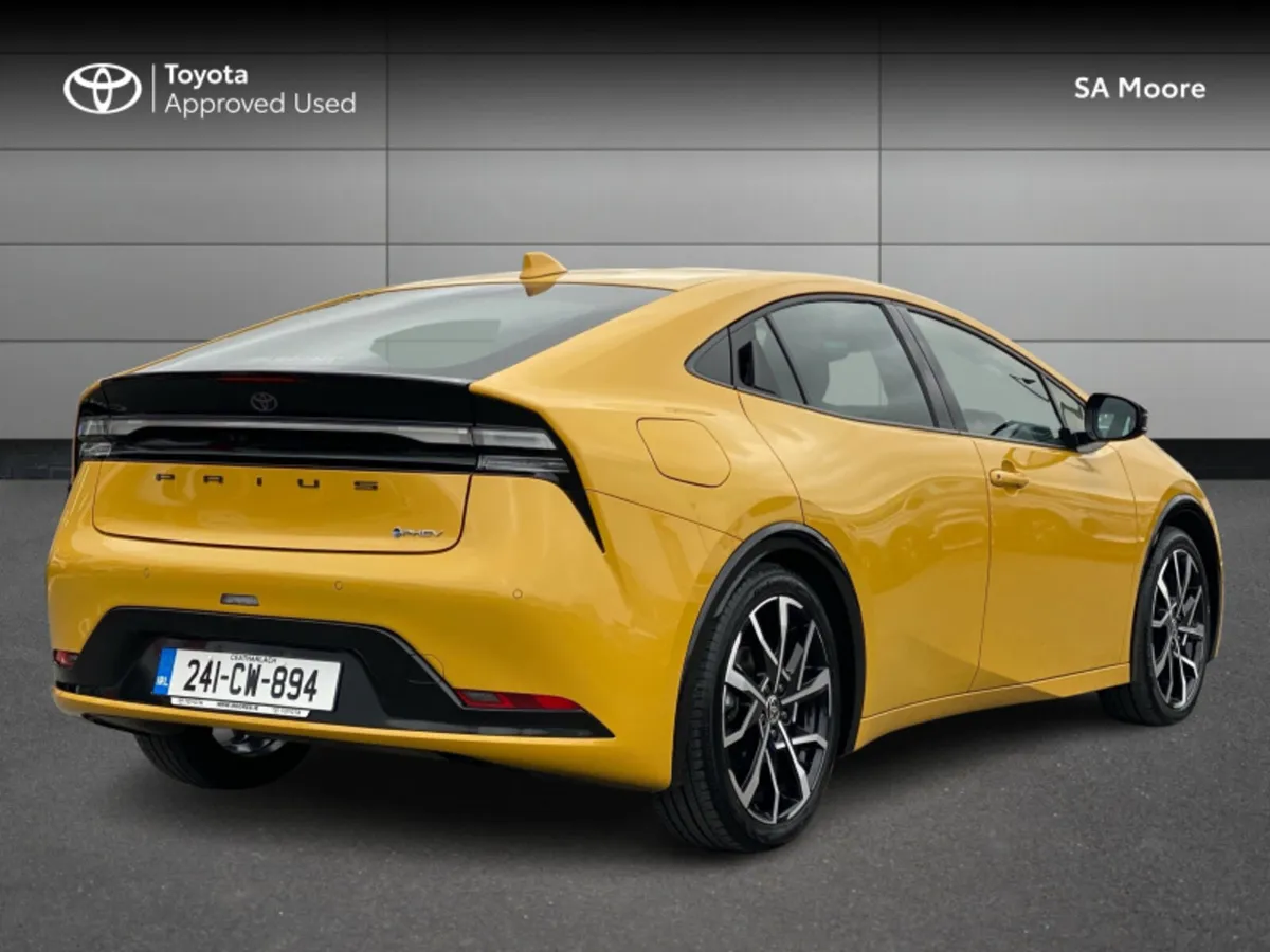 Toyota Prius FULL LEATHER - PLUG-IN HYBRID - Image 2