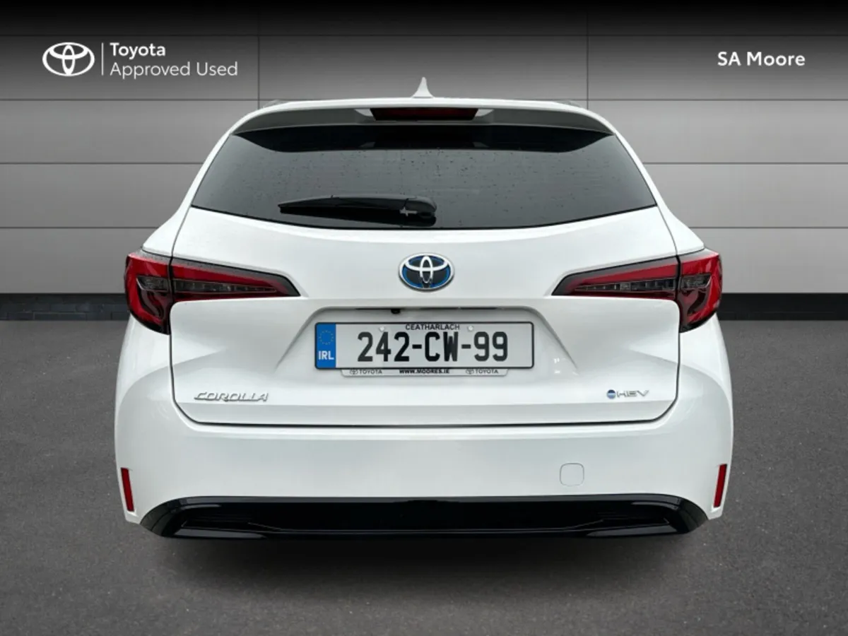 Toyota Corolla HYBRID VAN - Image 4