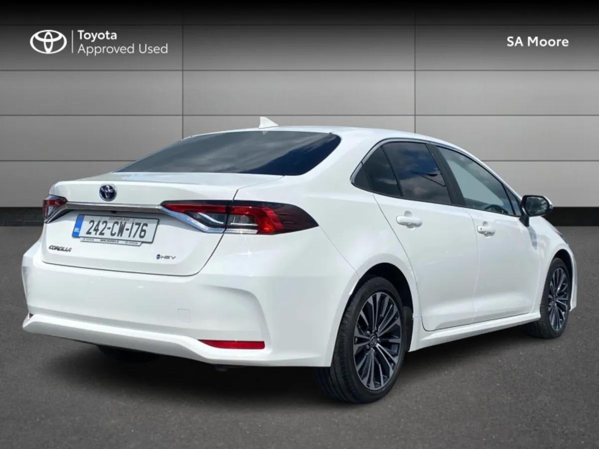 Toyota Corolla LUNA SPORT SALOON - Image 2