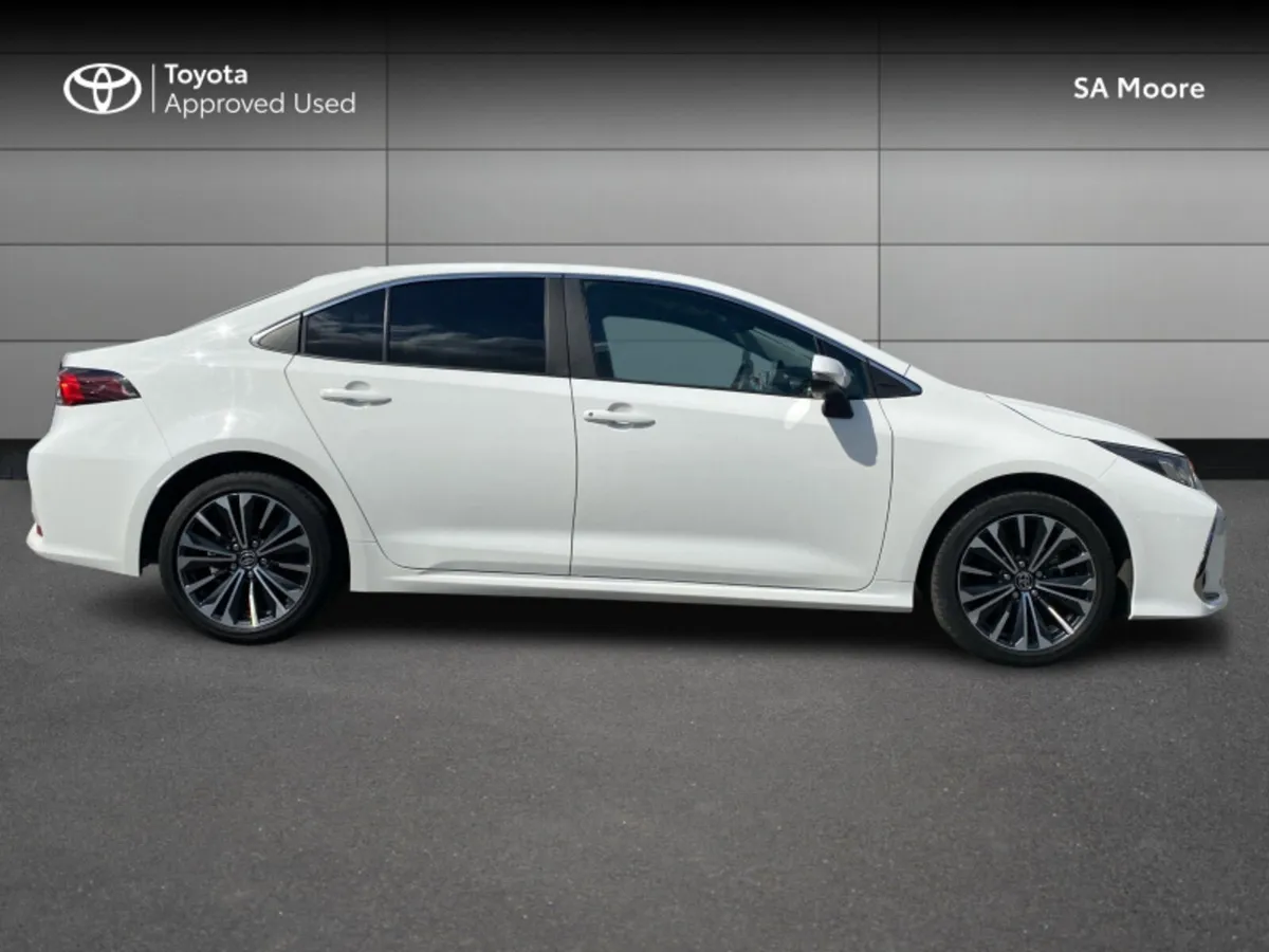 Toyota Corolla LUNA SPORT SALOON - Image 3