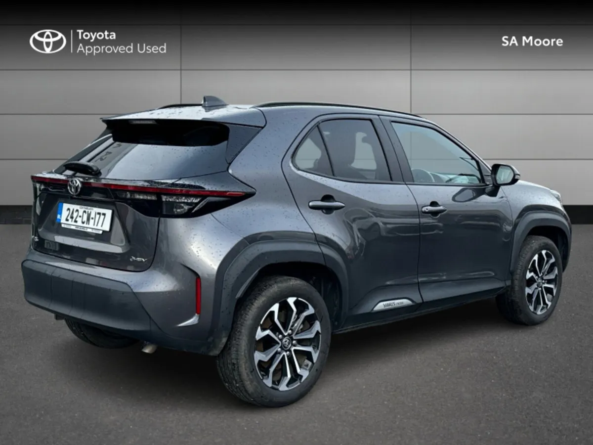 Toyota Yaris Cross HYBRID LUNA SPORT - Image 2