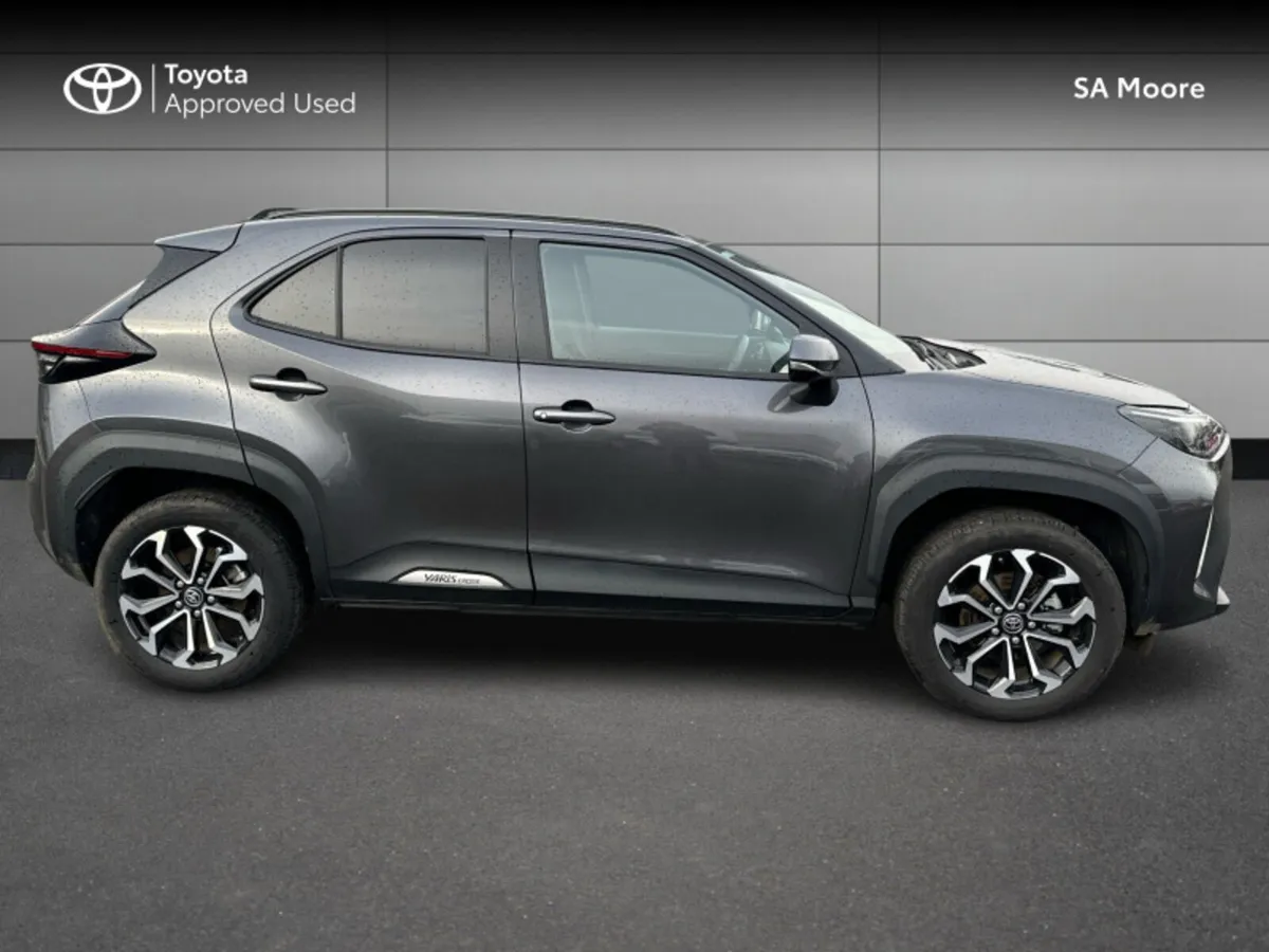 Toyota Yaris Cross HYBRID LUNA SPORT - Image 3