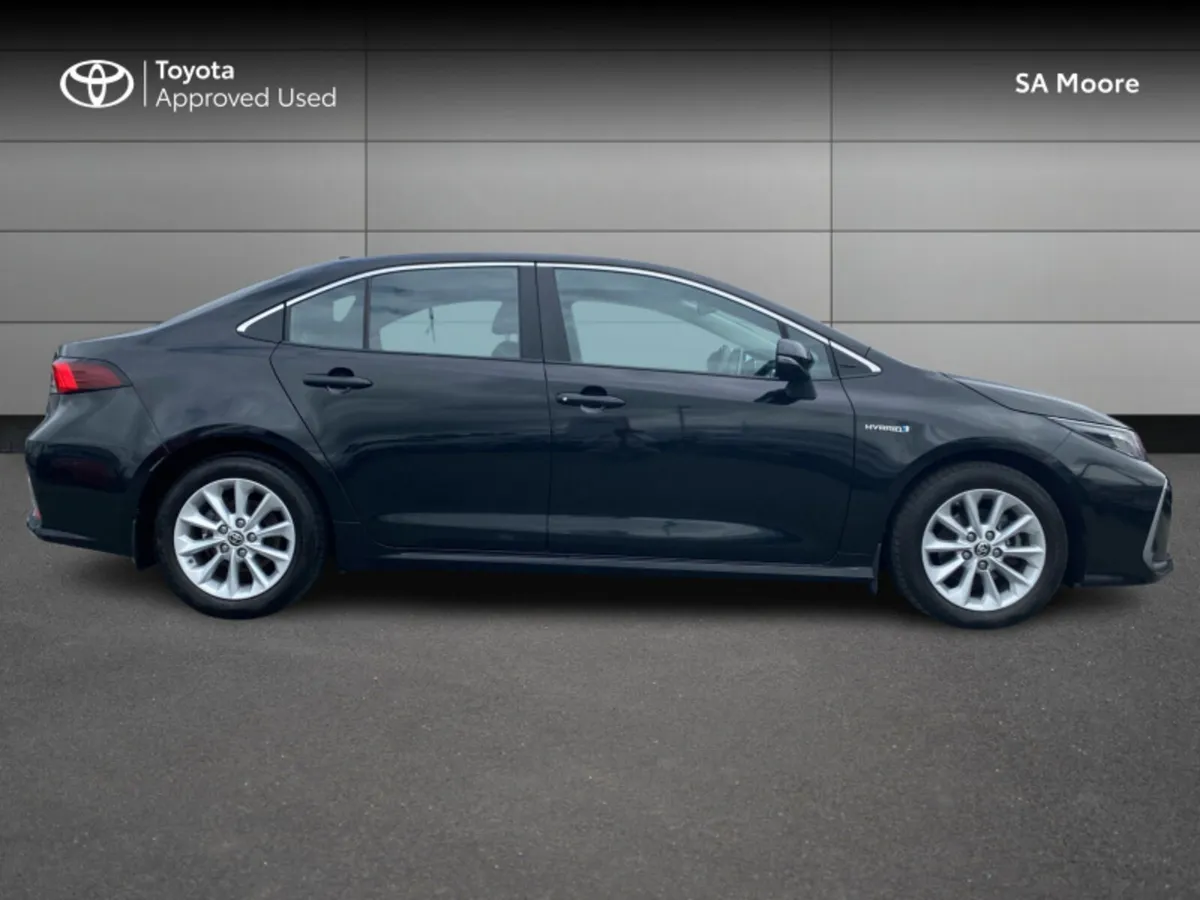 Toyota Corolla HYBRID LUNA SALOON - Image 3