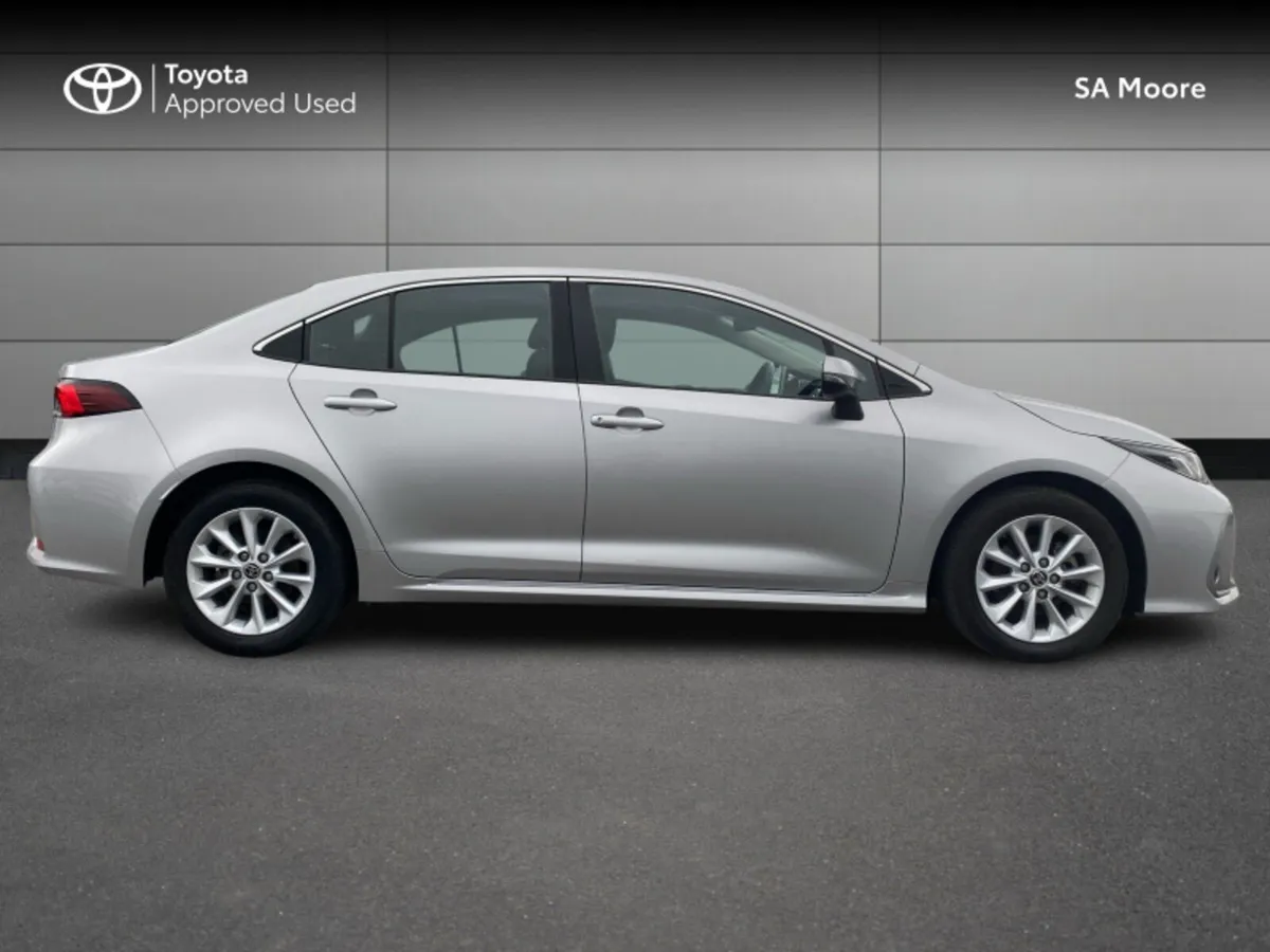 Toyota Corolla HYBRID LUNA SALOON - Image 3