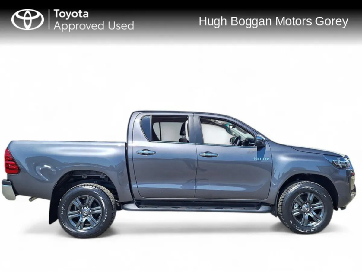 Toyota Hilux 2.8 SR5 Manual - Image 3