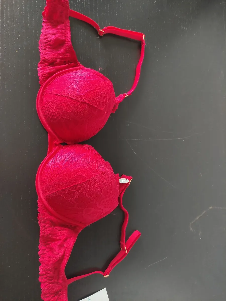 RED Bra push up 32 a new - Image 3