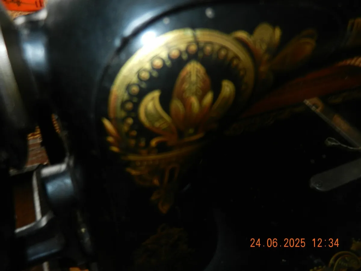 antique sewing machine - Image 3