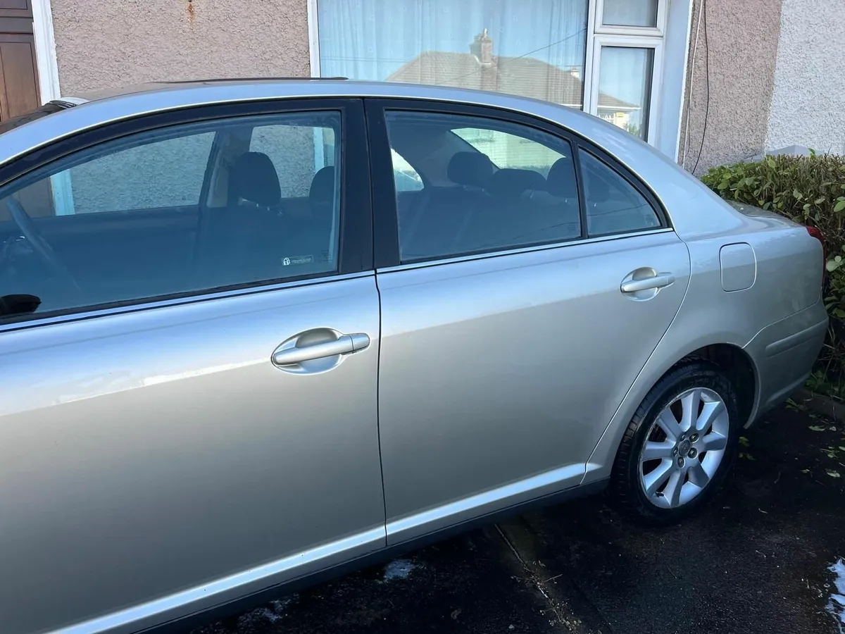 Toyota Avensis 2005 - Image 2
