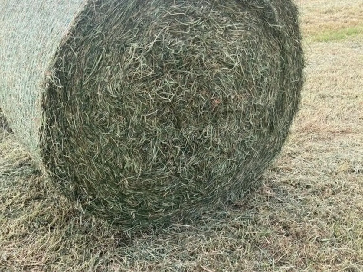 Round bales 4x4