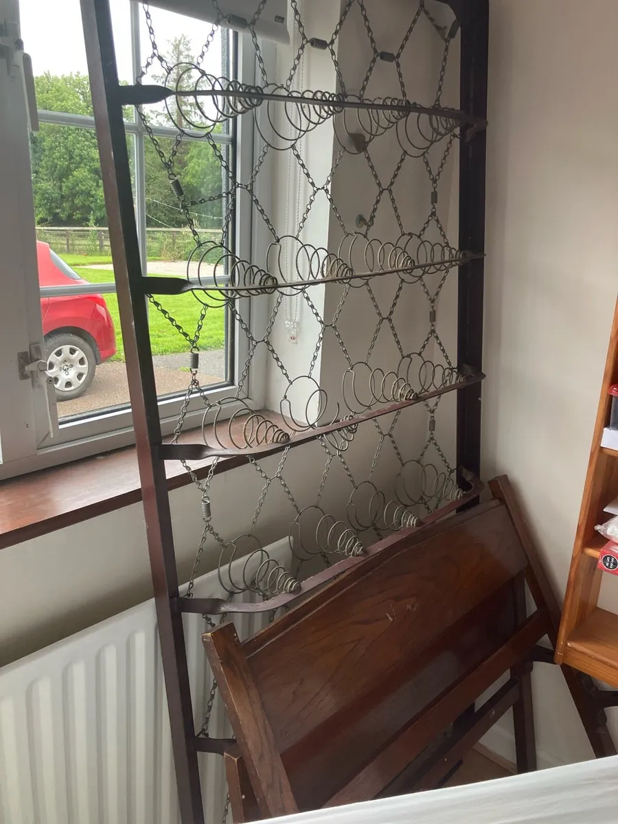 Single bed - Image 1