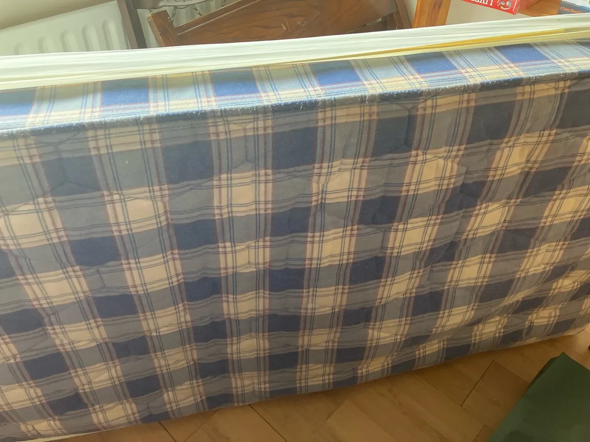 Single bed - Image 2
