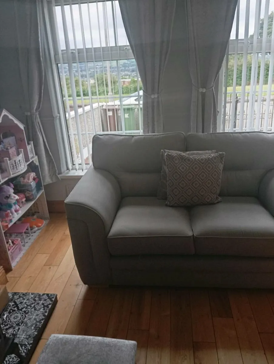 Couch - Image 2