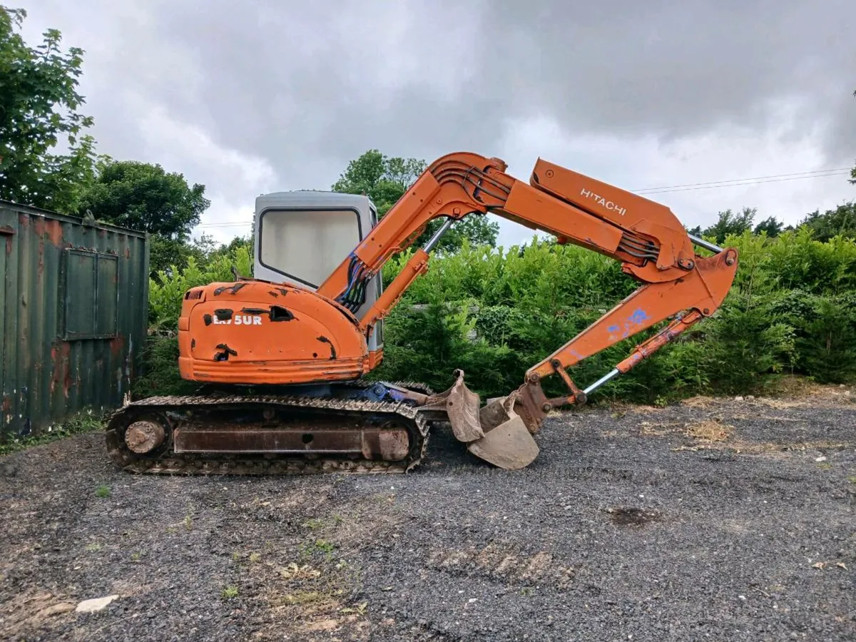 Hitachi 7.5 ton digger - Image 1