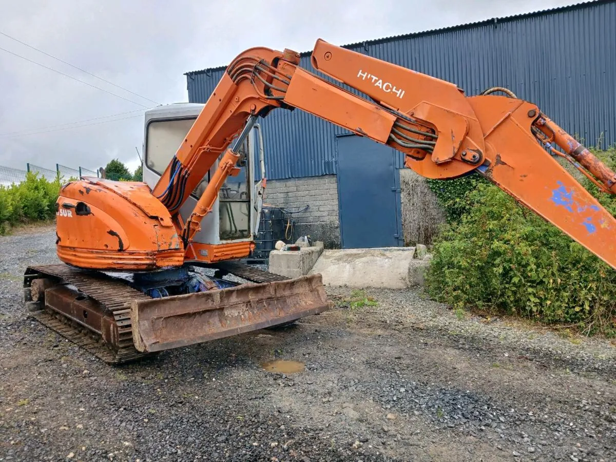 Hitachi 7.5 ton digger - Image 3