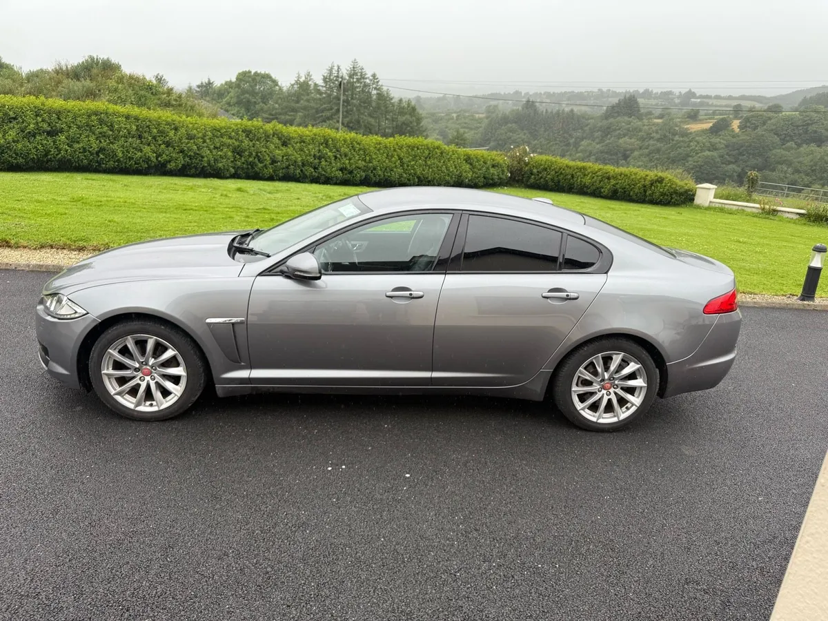 jaguar XF 2.2 2012 - Image 2