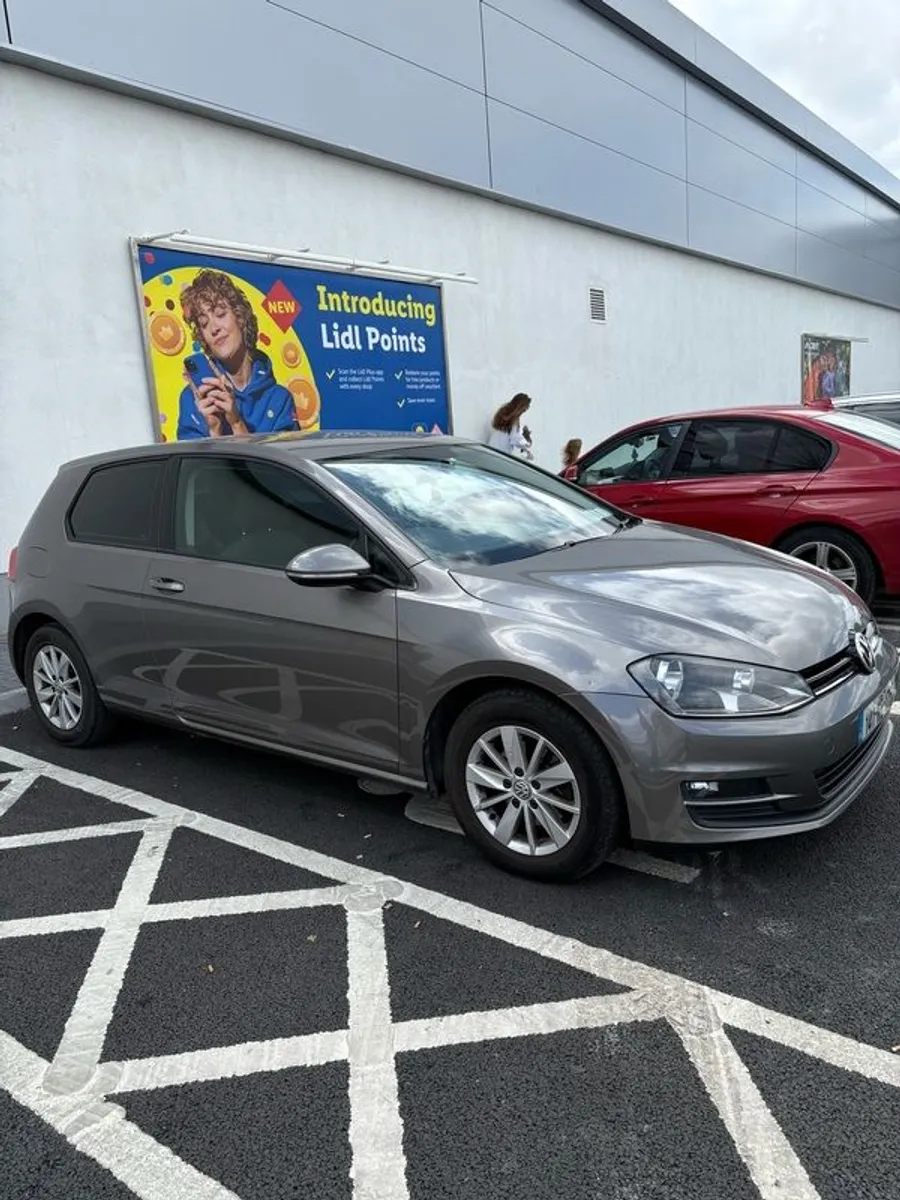 2014 Volkswagen Golf - Image 2