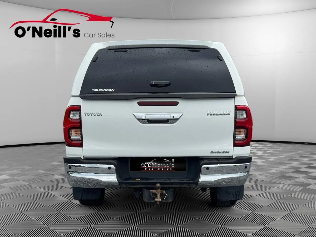Toyota Hilux 2022 INVINCIBLE D-4D 4WD AUTO - Image 4