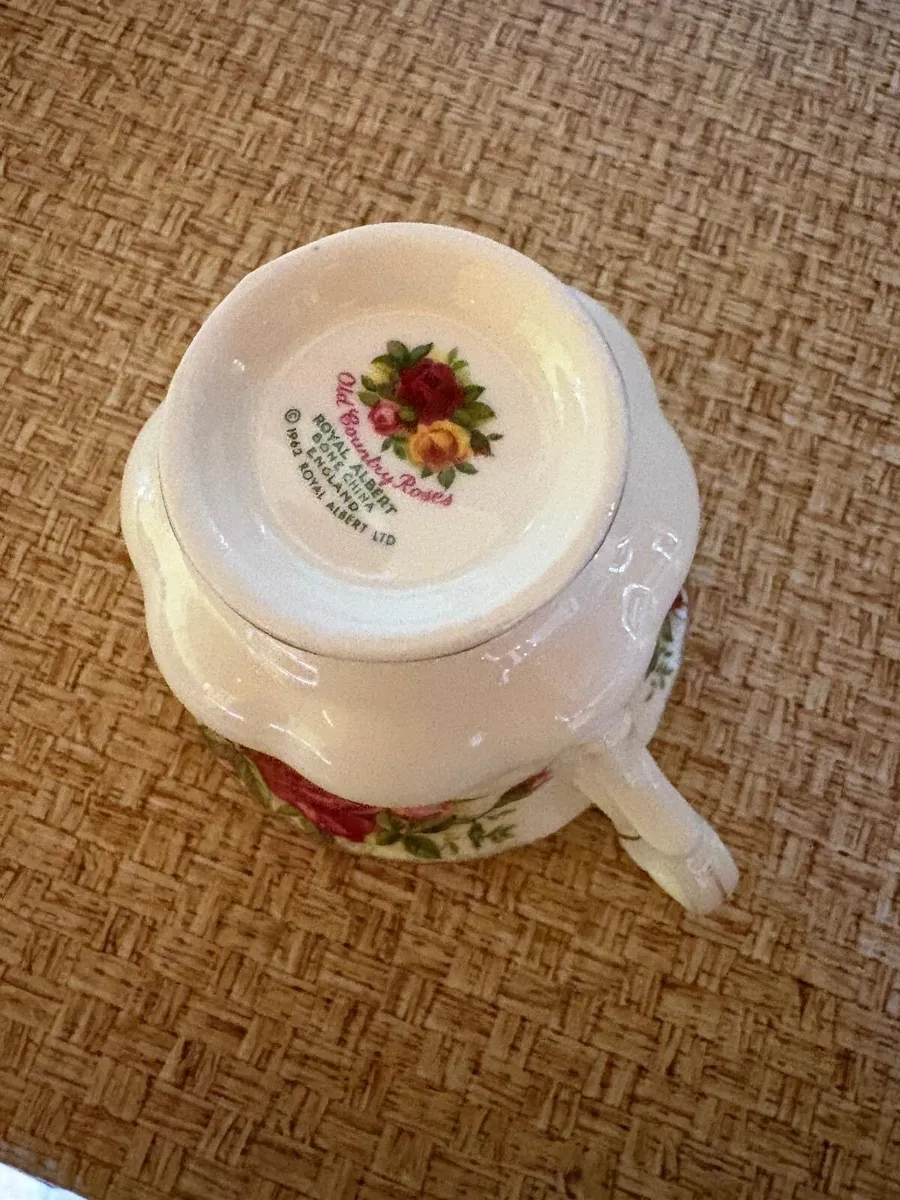 Royal Albert Old Country Roses China set - Image 2