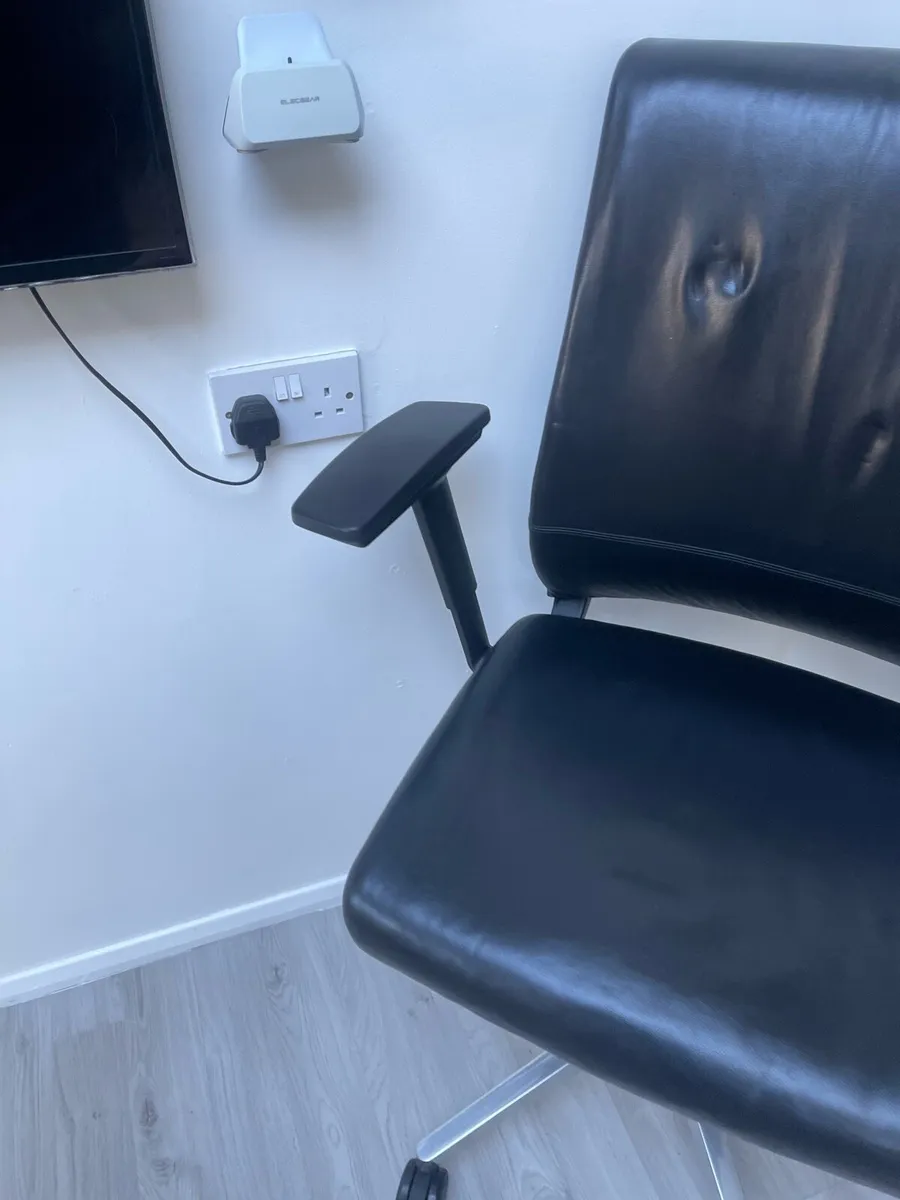 Steelcase Think V1 Ergonomics Chair - Image 3