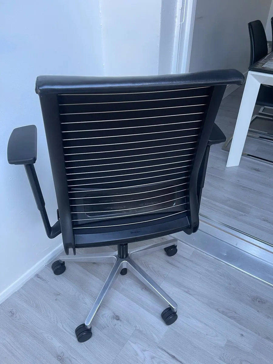 Steelcase Think V1 Ergonomics Chair - Image 4