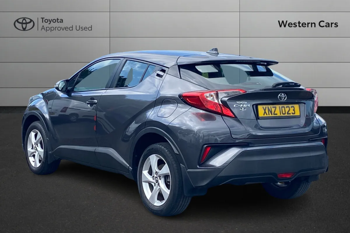Toyota C-HR 2017 - Image 4