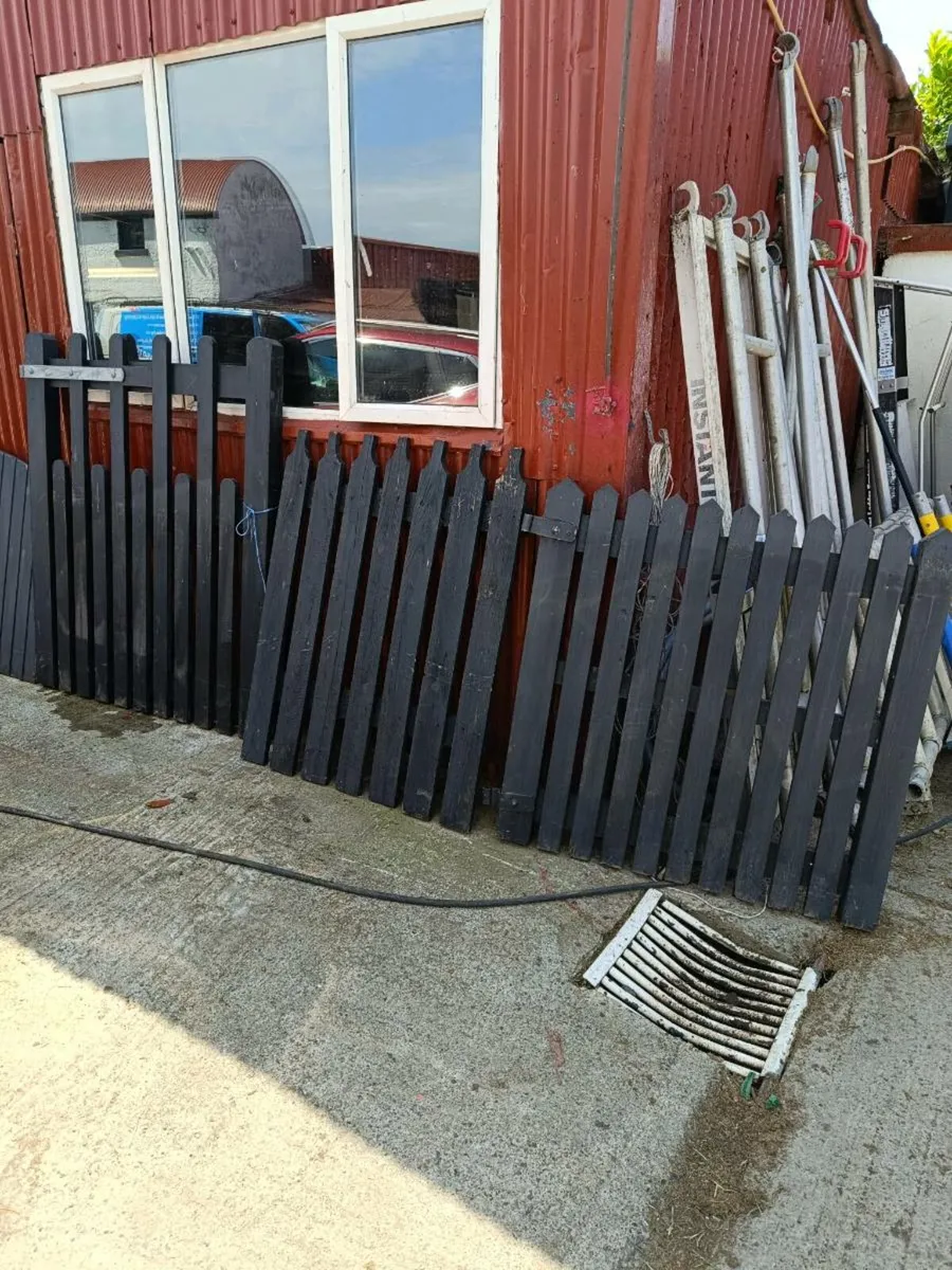 Gates - Image 2
