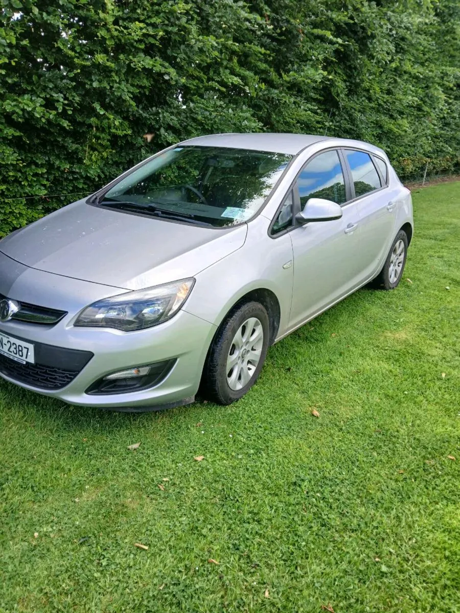 151 VAUXHALL ASTRA NCT 10/26 Tax 10/25 MINT - Image 4
