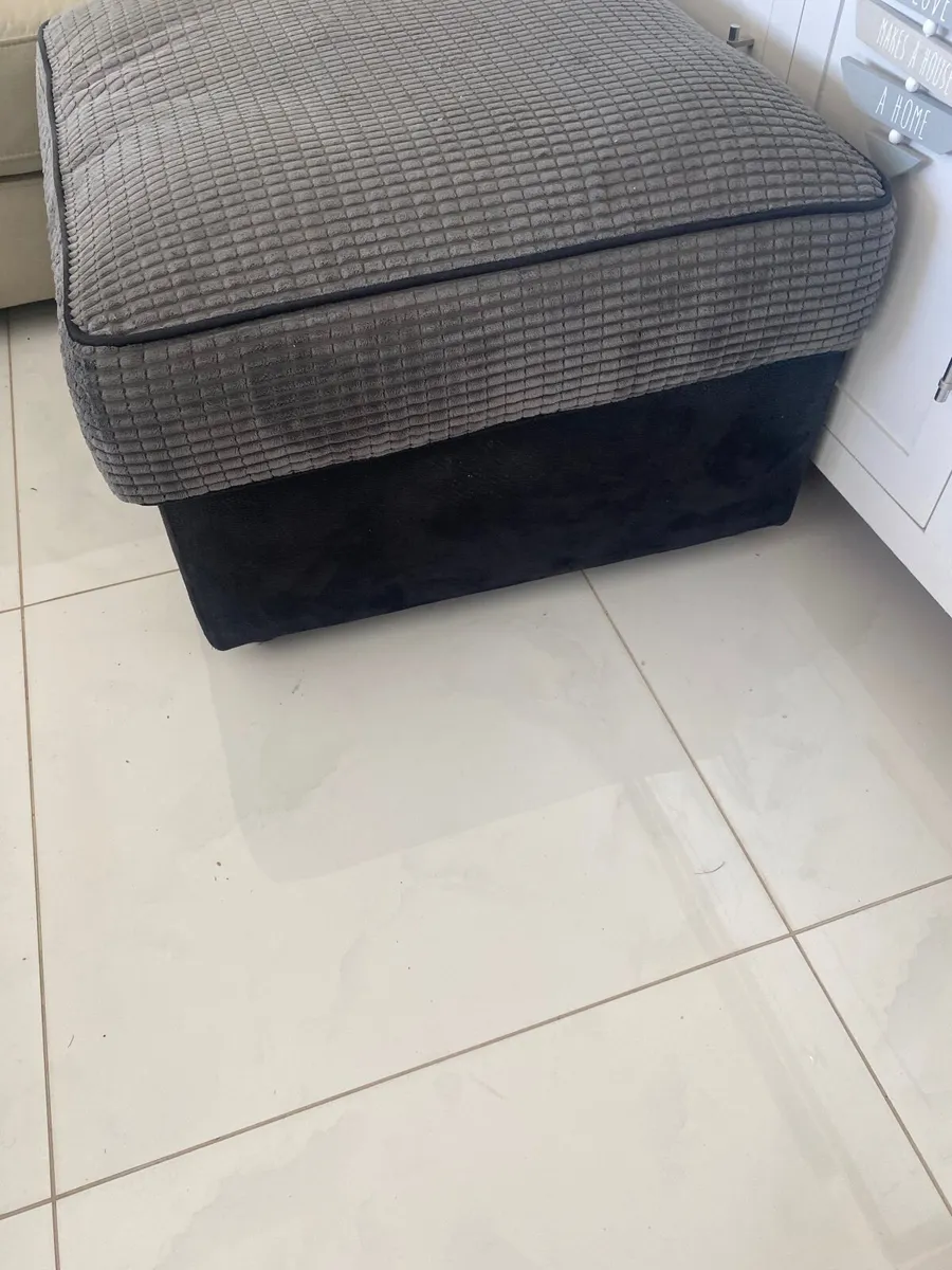 Pouffe - Image 1