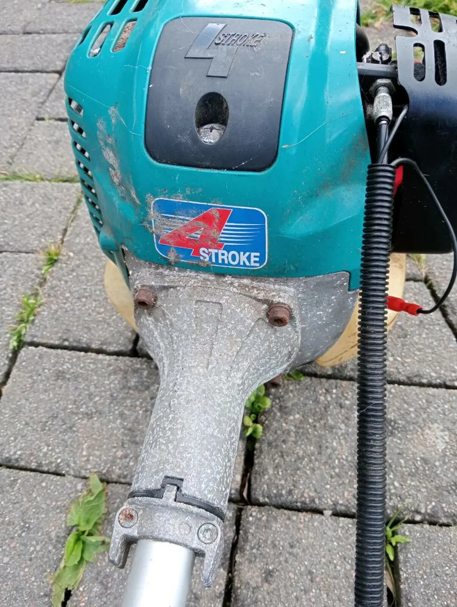Makita BCX3400 Brush cutter 33.5cc 4 stroke - Image 2