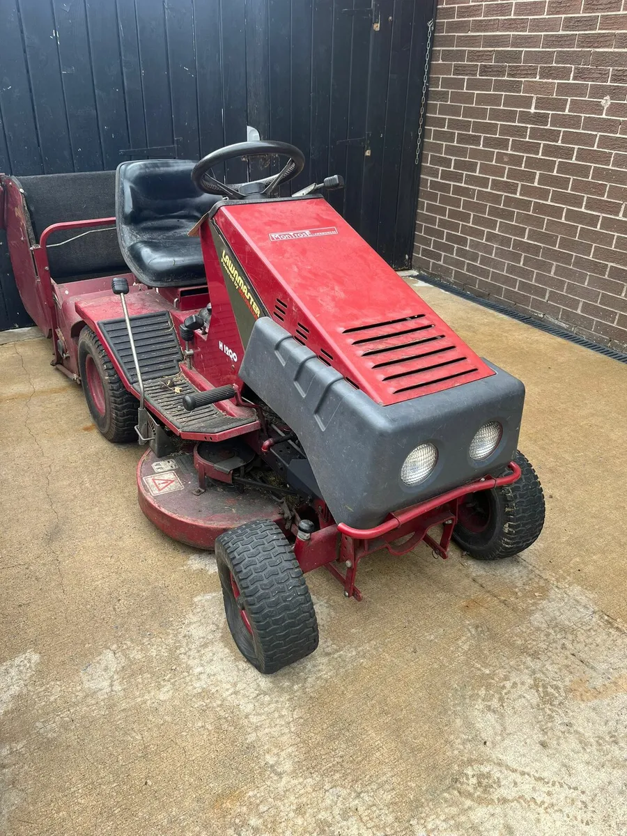 Lawnmaster petrol ride on lawnmower - Image 1