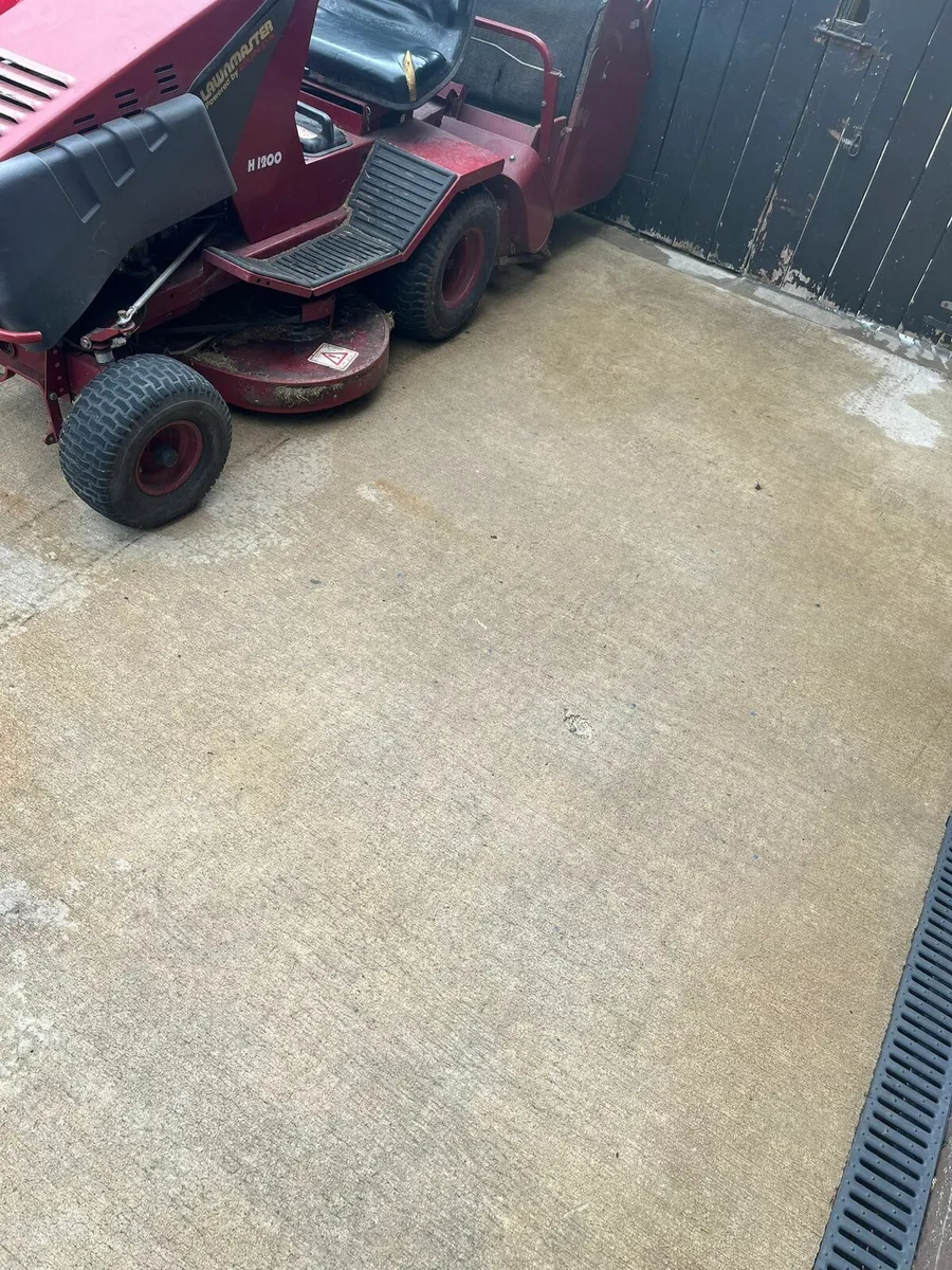 Lawnmaster petrol ride on lawnmower - Image 3