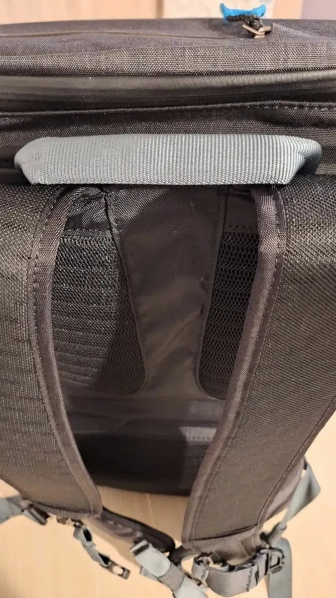 BRAND NEW!!!! Thule Perspektiv PHOTO Backpack - Image 3