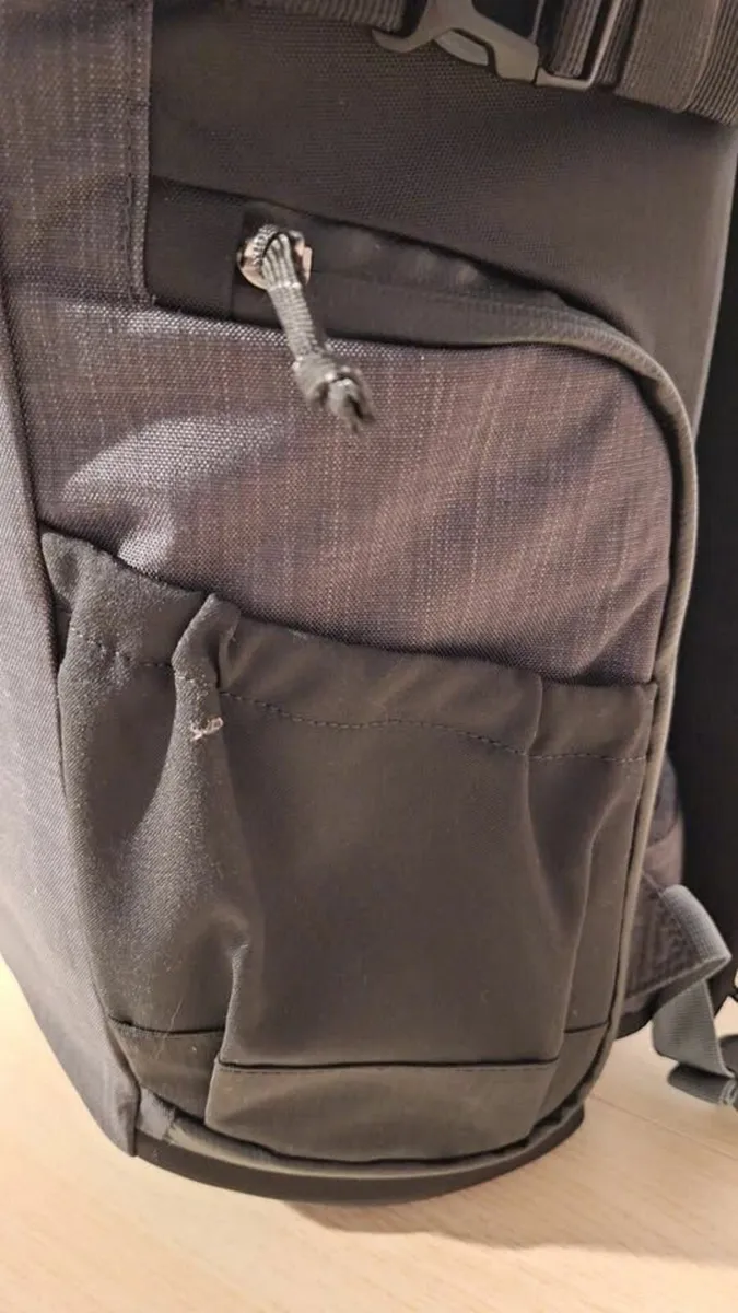 BRAND NEW!!!! Thule Perspektiv PHOTO Backpack - Image 4