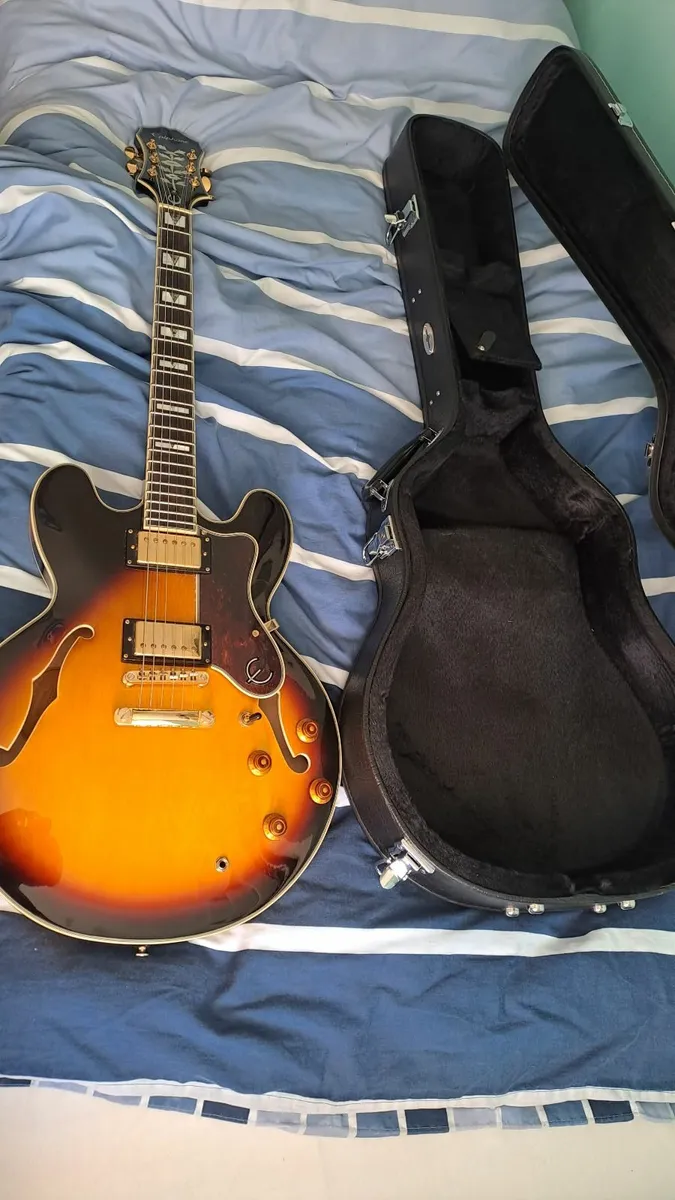 Epiphone Sheraton 2 with hard shell case - Image 1