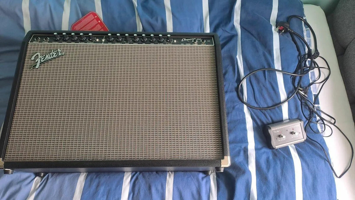 Fender champion 100 amp - Image 1
