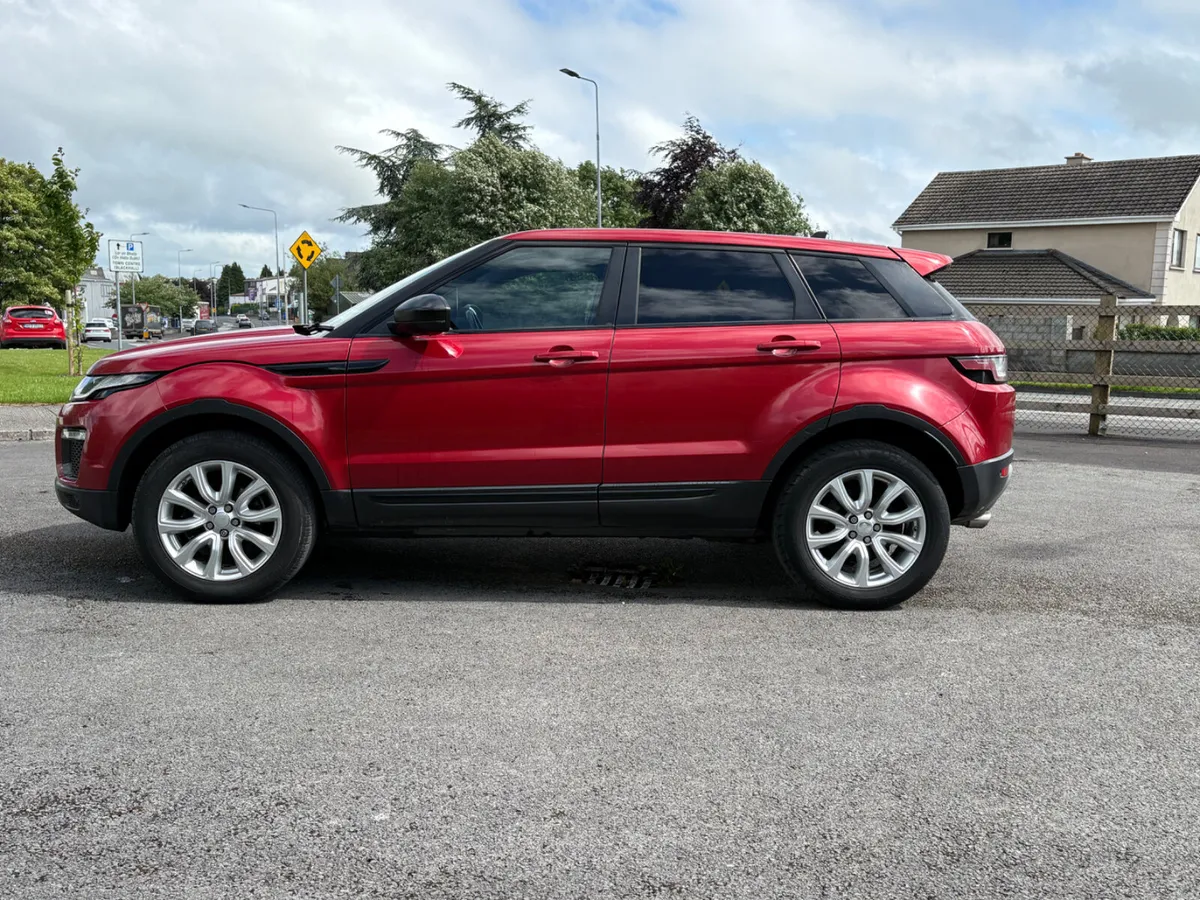 ABSOLUTELY STUNNING 2016 EVOQUE - Image 4