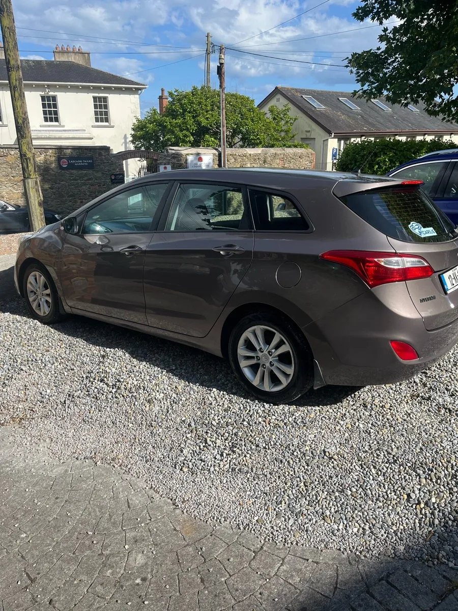 Hyundai i30 estate - Image 2