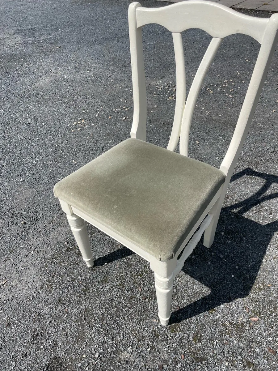 Dining table and 4 chairs - Image 4