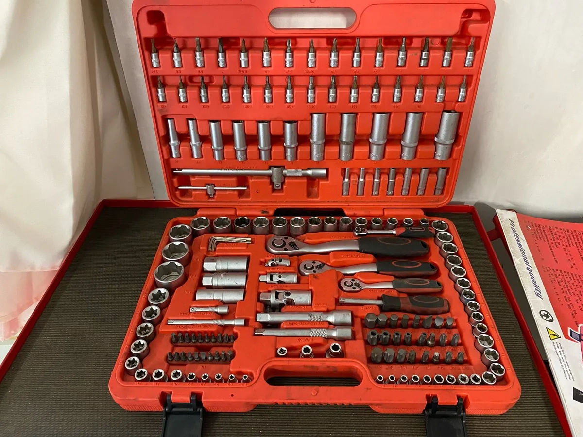 Neilsen 171 piece socket set used - Image 1