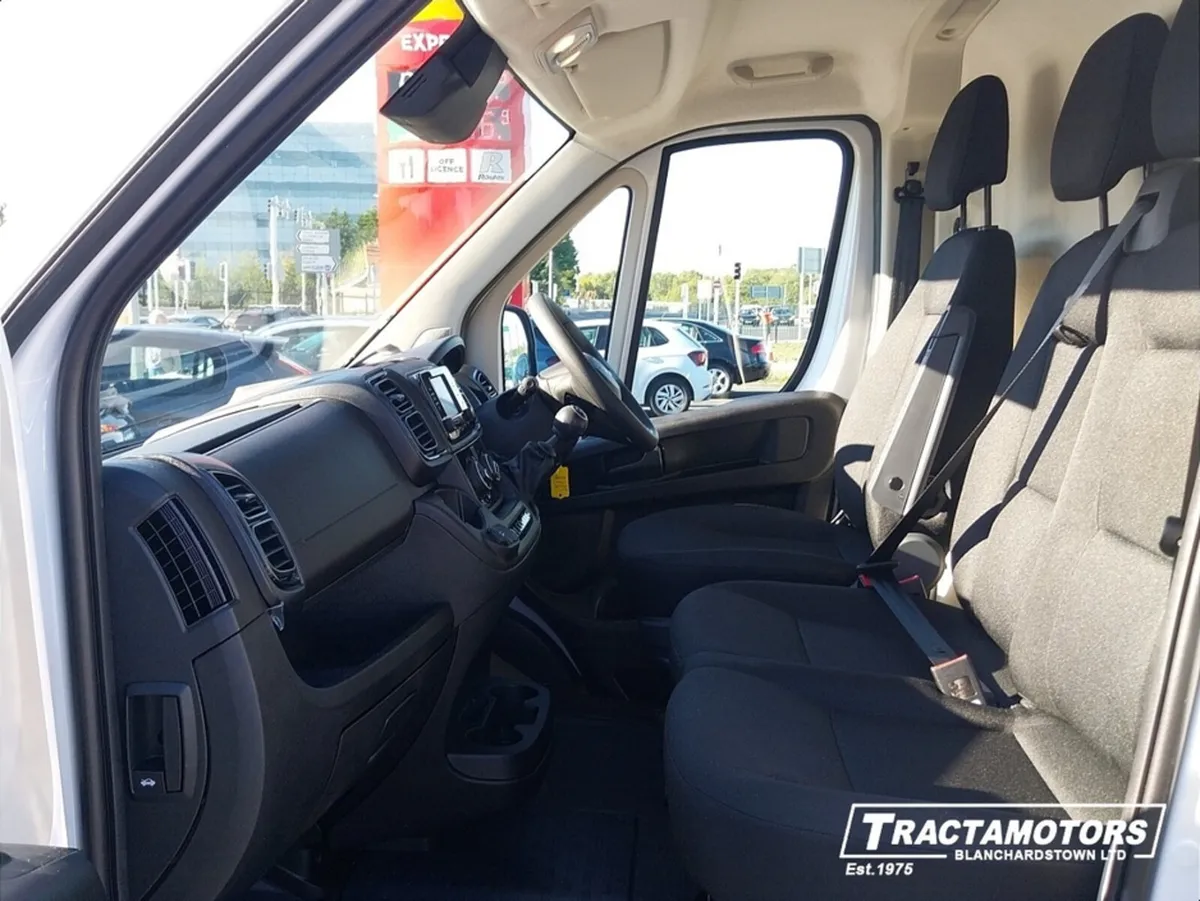 Fiat Ducato MWB STANDARD ROOF 2.2 120BHP - Image 4