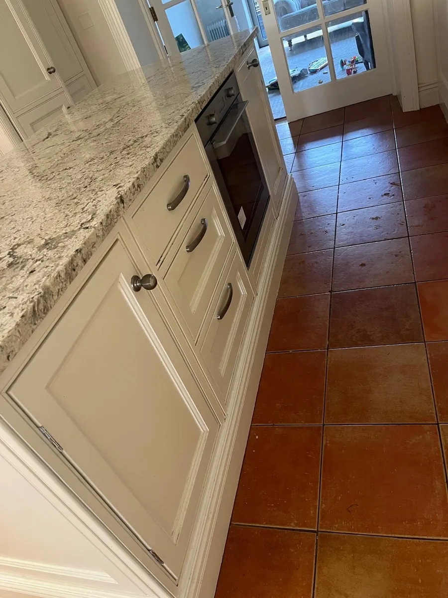 Kitchen Island - Image 3