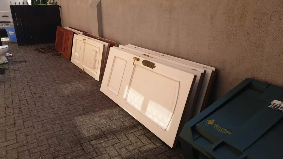 Internal solid wood doors with handles-- from 45e - Image 2