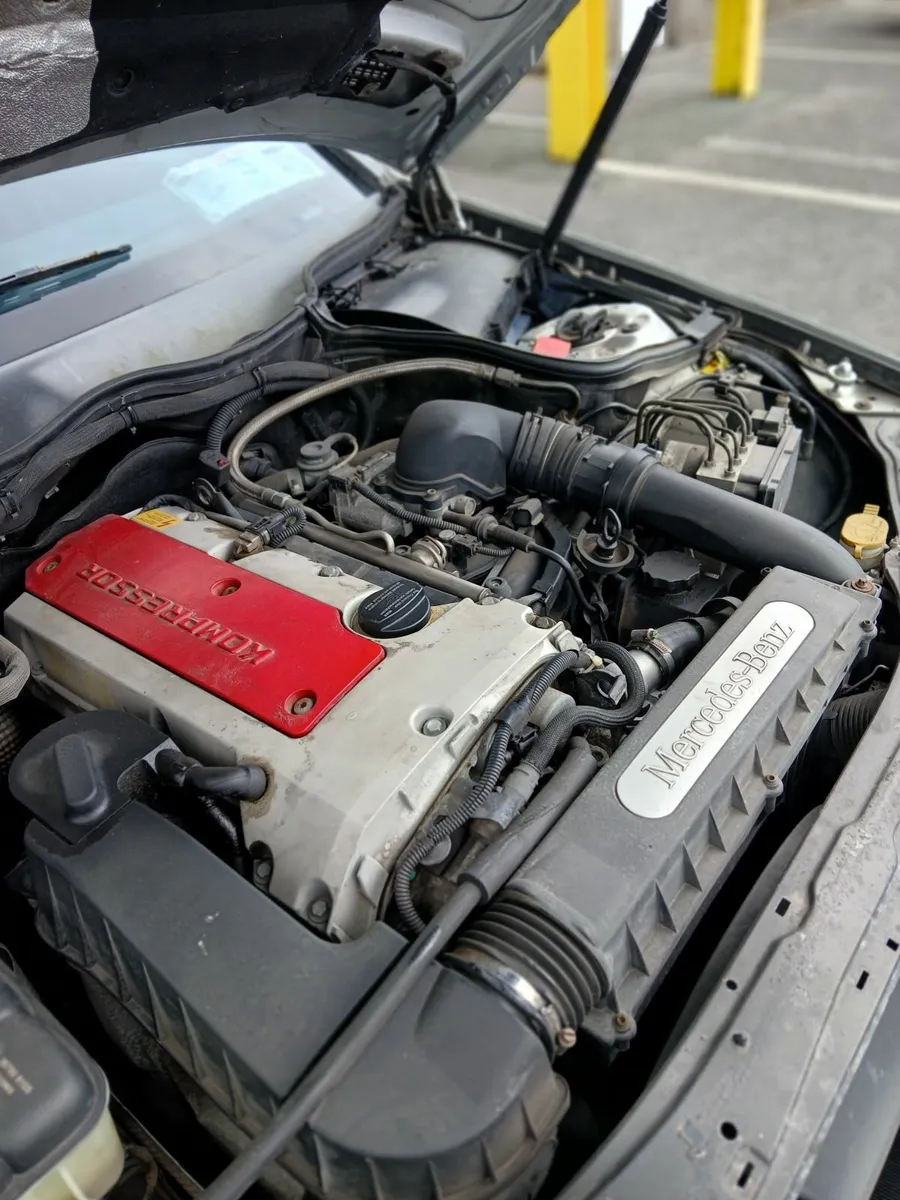 Mercedes-Benz C-Class 2002 - Image 2
